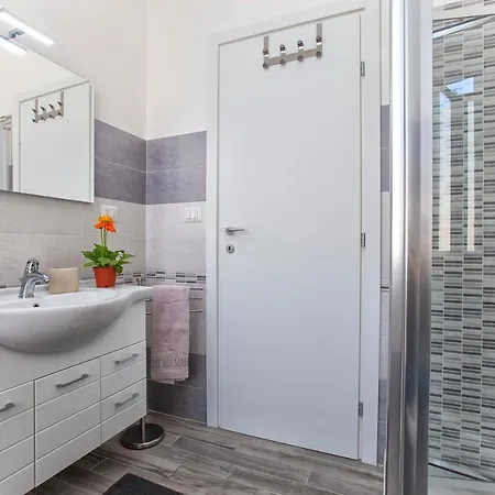 La Casa Nostra Al Centro *