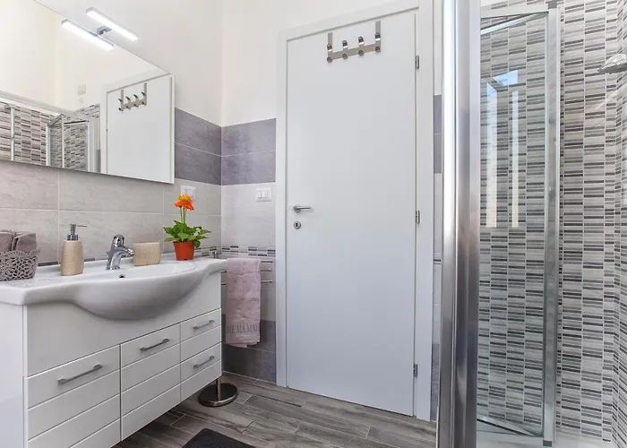 La Casa Nostra Al Centro *